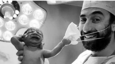 Photo of ภาพไวรัสของทารกที่ถอดหน้ากากแพทย์กลายเป็นสัญลักษณ์แห่งความหวังจาก Coronavirus
