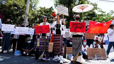 Photo of เมียนมาร์: จีนมีบทบาทในการทำรัฐประหารหรือไม่?  เริ่มการประท้วงต่อต้านมังกรแล้ว  ประชาชนชาวเมียนมามั่นใจ: ด้วยความช่วยเหลือของจีนกองทัพบกได้ทำการรัฐประหารผู้คนหลายพันคนออกมาประท้วงตามท้องถนน