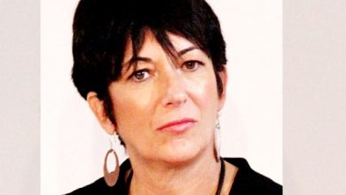 Photo of อดีตแฟนสาวของเจฟฟรีย์เอพสเตน Ghislaine Maxwell กล่าวหาว่าถูกผู้คุมทำร้ายร่างกายในข่าวการจำคุกในภาษาฮินดี  แม็กซ์เวลล์แฟนเก่าของเจฟฟรีย์เอพสเตนถูกผู้คุมทำร้ายร่างกายในเรือนจำ