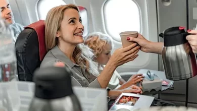 Photo of ความลับของสายการบินแอร์โฮสเตสไม่เคยดื่มชาและกาแฟในเที่ยวบินรู้ข้อเท็จจริงที่น่าสนใจ |  ความลับของสายการบิน: แอร์โฮสเตสไม่เคยดื่มชากาแฟบนเครื่องบิน เหตุที่ชีวิตคุณไม่ลงคอ